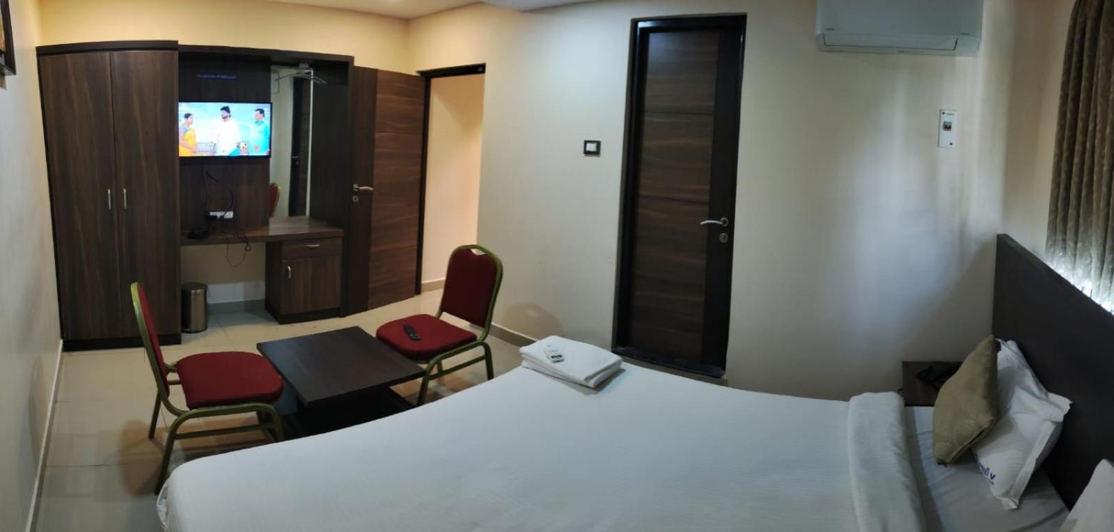 Hotel Sami V Landmarks Arantangi Exterior photo