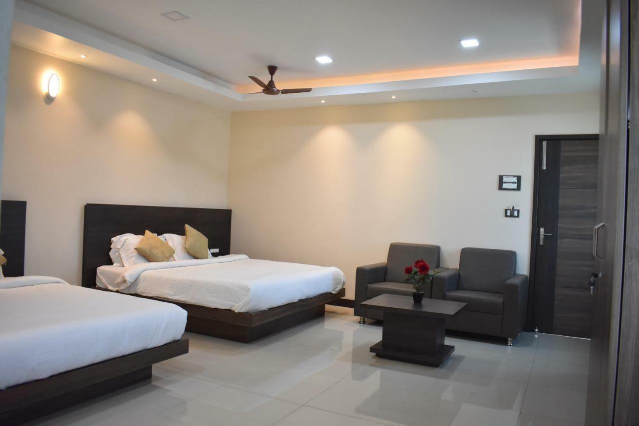 Hotel Sami V Landmarks Arantangi Exterior photo